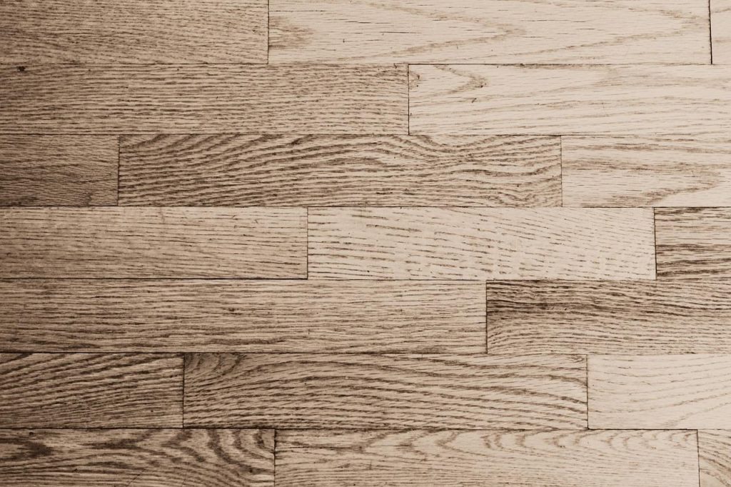 Stappen om je vloer beter geïsoleerd en comfortabeler te maken met verschillende isolatiematerialen